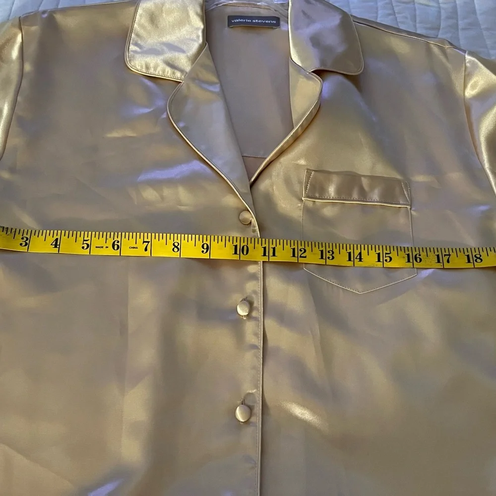 Valerie Stevens Gold Short Sleeve Button Down Sleep/Pajama Top Size S - Picture 4 of 8